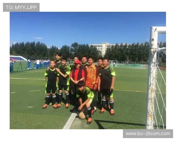 小足球杜康以热爱为名书写绿茵梦想点燃青春奋斗激情