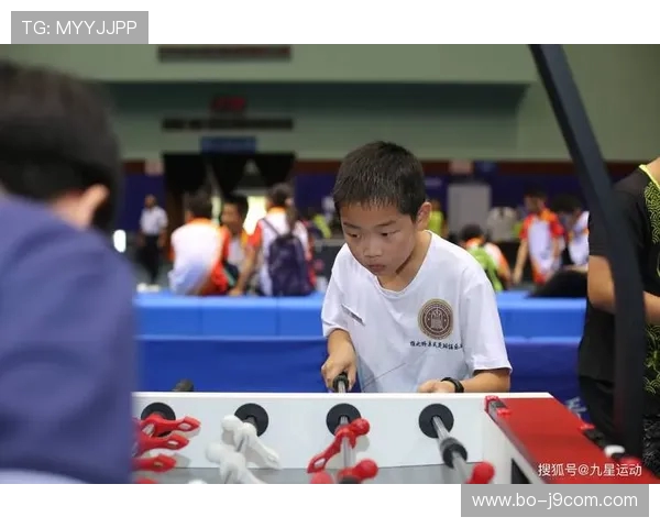 围绕足球桌球员高度解析其设计精妙与比赛体验提升因素关键要点解析